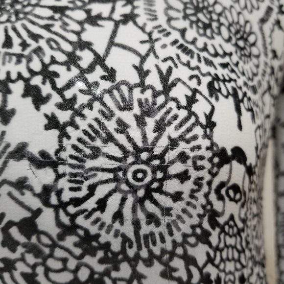 Ambiance top Small semi sheer floral geometric print split back bell sleeve - Picture 8 of 13